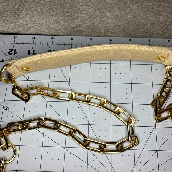 NWOT Tory Burch Beige Shoulder Bag with Gold Chain - Picture 4 of 12